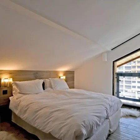 Renovated Ski-in Ski-out With 4 Bedrooms Courchevel