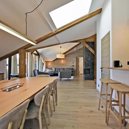 Renovated Ski-in Ski-out With 4 Bedrooms Apartment