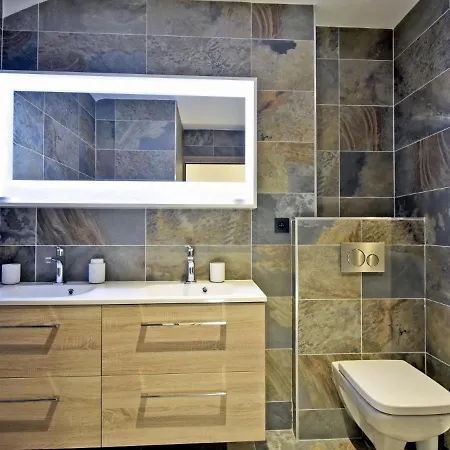 Renovated Ski-in Ski-out With 4 Bedrooms