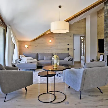 Renovated Ski-in Ski-out With 4 Bedrooms *
