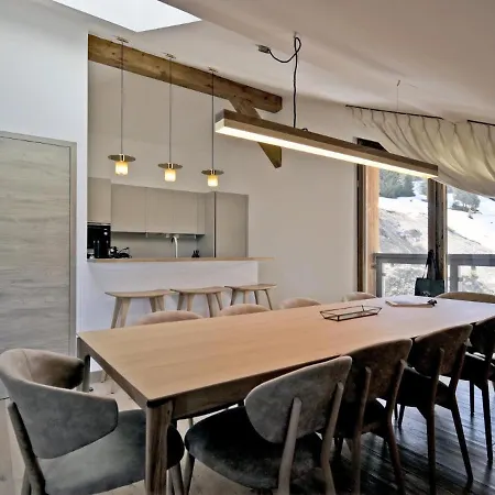 Renovated Ski-in Ski-out With 4 Bedrooms Apartment *
